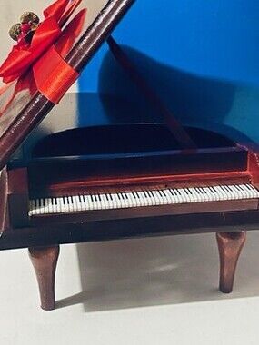 1984 Christmas Piano Wooden Mini Vintage Silent Night MusicBox Japan Works Rare